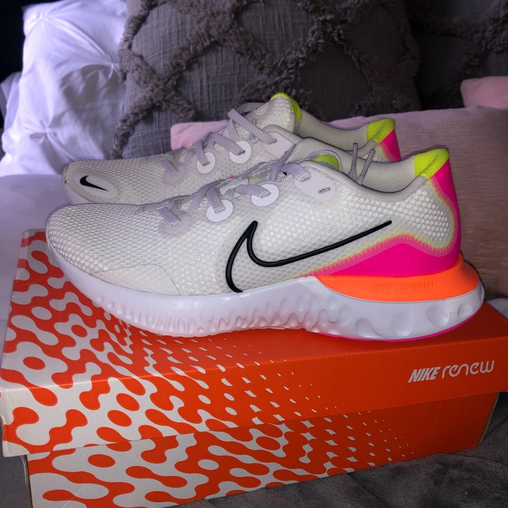 Women’s size 9 Nike Renew Running shoe